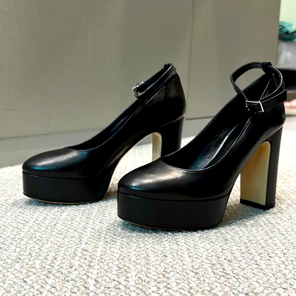 PAROSH platform sandal. High heel. Black never worn